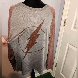 Six Flags The Flash Size Large Long Sleeve Red/Gray 2019